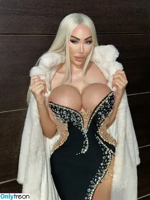 megan.million.official / luxury_doll2000cc / luxurydoll nude photo #0012