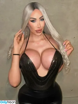 megan.million.official / luxury_doll2000cc / luxurydoll nude photo #0024