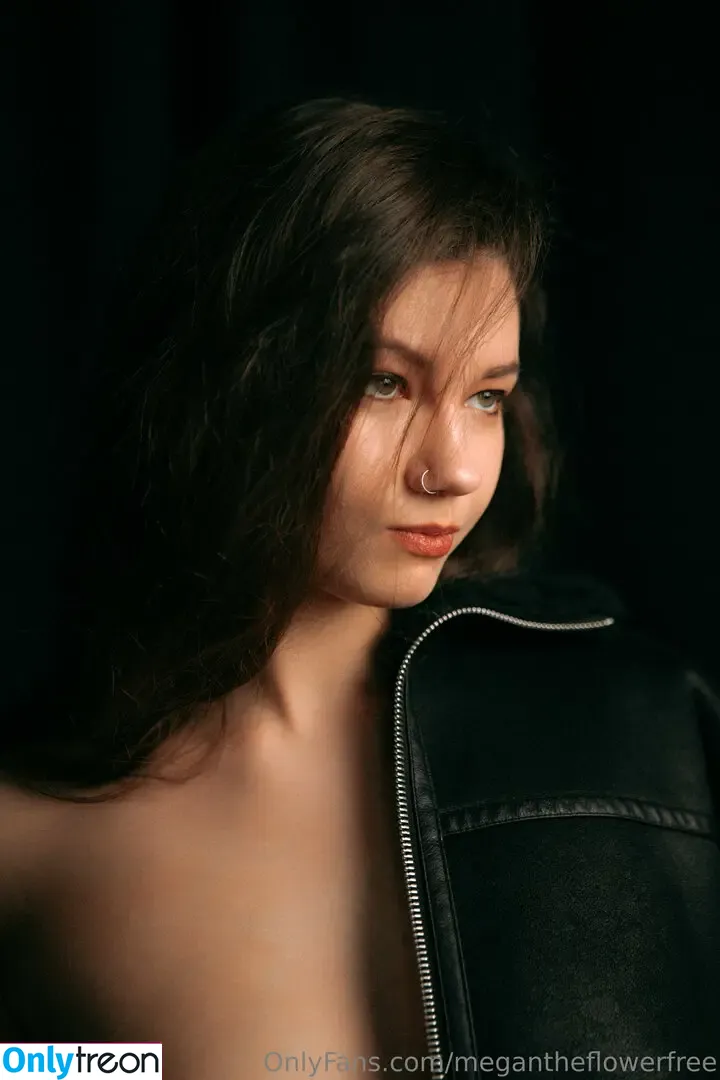 megantheflowerfree nude photo #0061 (megan_the_flower)