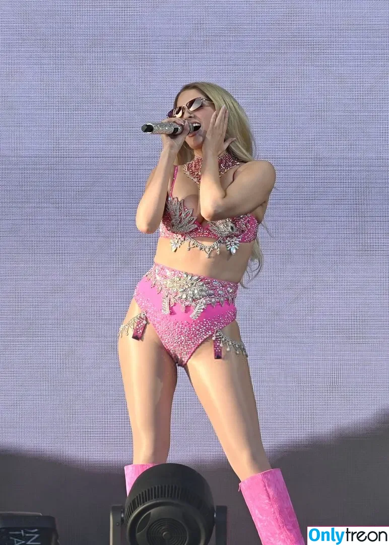 Meghan Trainor nude photo #0306 (forallyourmarketingneeds / meghantrainor)
