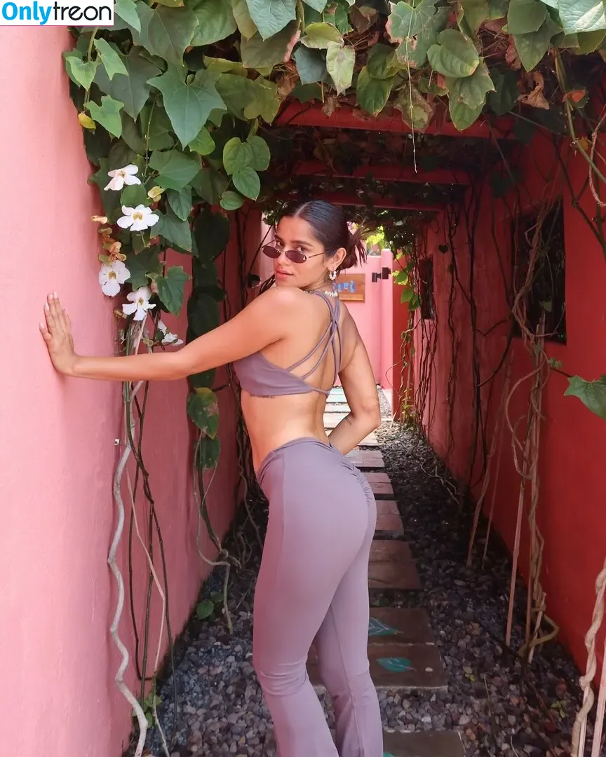 Meghna Kaur nude photo #0019 (shetroublemaker)