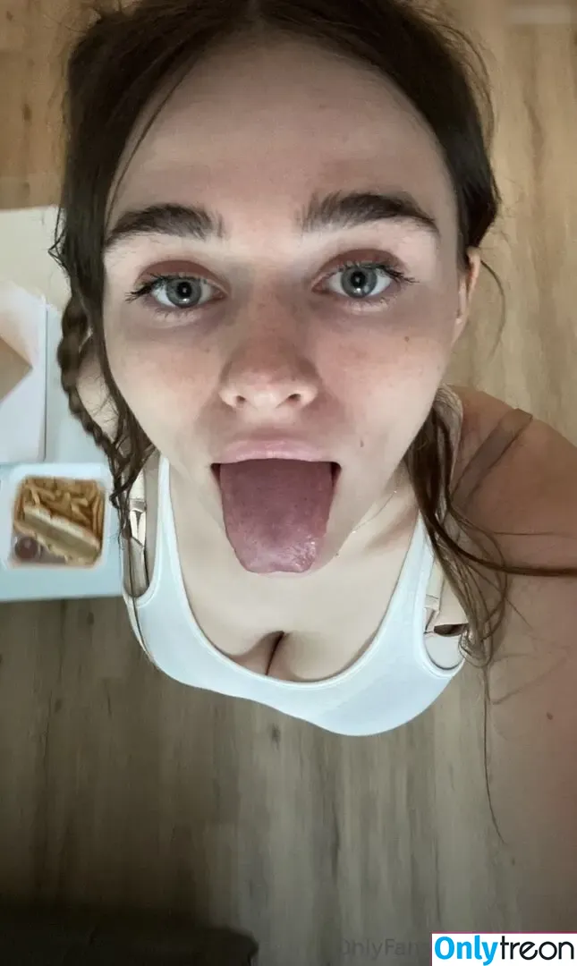 Megnut nude photo #1506 (megnutt02)