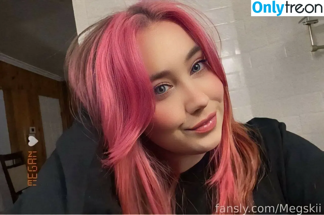 megskii nude photo #0001 (megski_)
