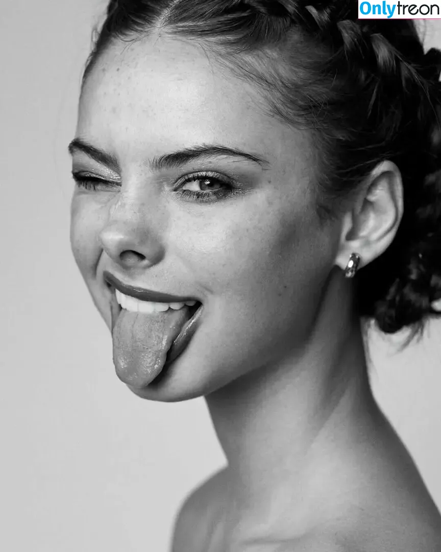 Meika Woollard nude photo #0413 (meikawoollard)