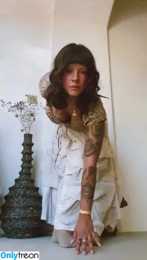 Melanie Martinez / littlebodybigheart / mxlaniemtzuwu nude photo #0041