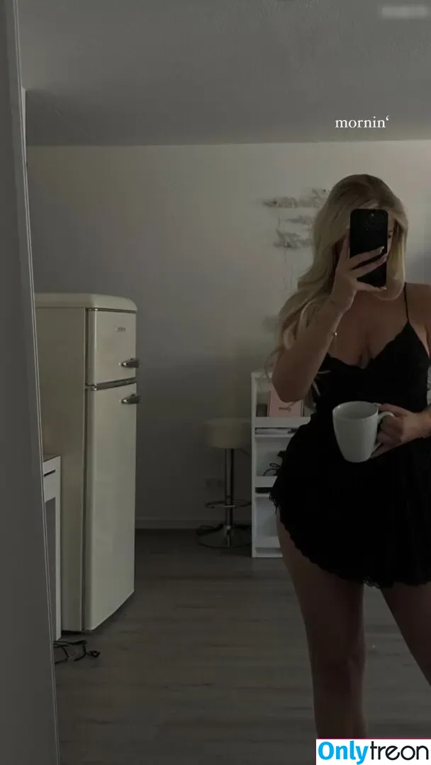 Melaniethrr nude photo #0081 (Melaniethrr)