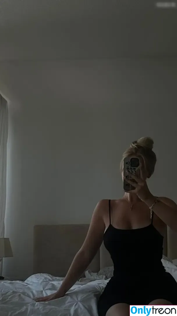Melaniethrr nude photo #0090 (Melaniethrr)