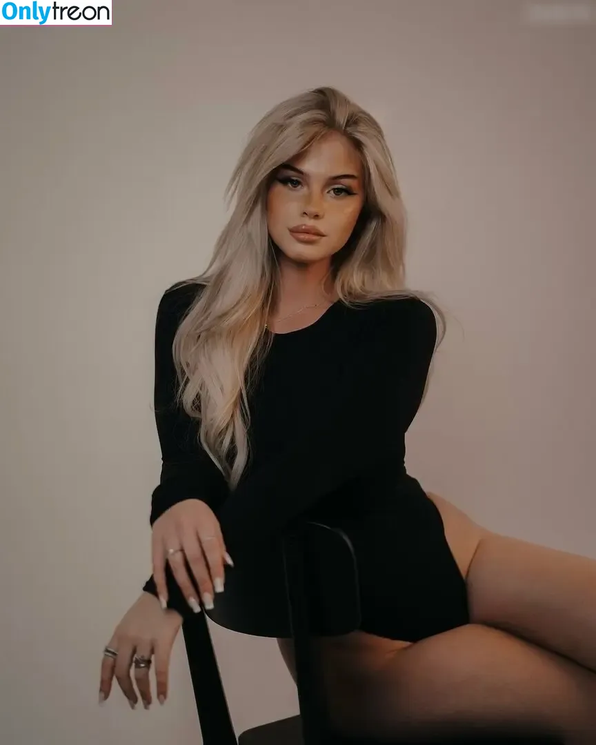 Melaniethrr nude photo #0111 (Melaniethrr)