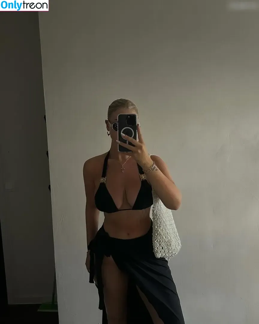 Melaniethrr nude photo #0119 (Melaniethrr)