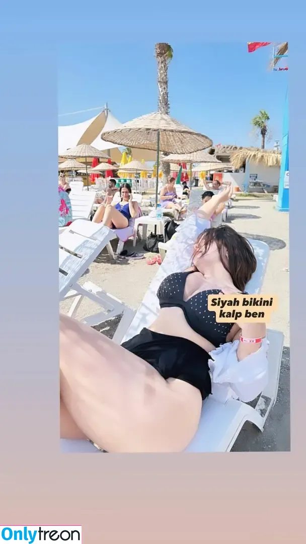 Melekwhoo nude photo #0062 (Meleccoo / Melekyiiiit / barbiemelek)