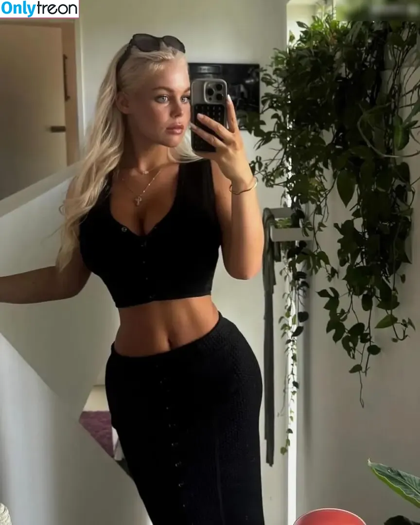 Melisande.mlnk nude photo #0103 (Melisande.mlnk)