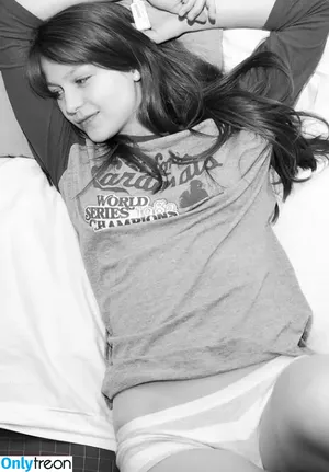 Melissa Benoist / melissabenoist nude photo #0397