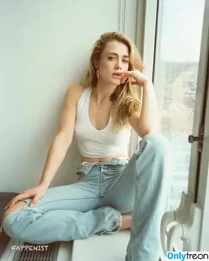 Melissa Roxburgh / mroxburgh nude photo #0266