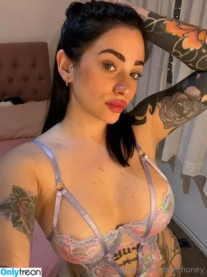 melthoney / melthoneyy nude photo #0003