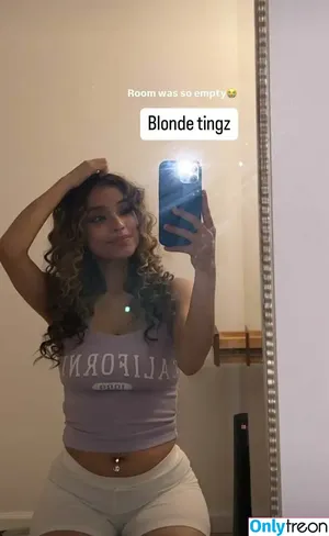 Mely's ASMR / iamxmely / melysasmr nude photo #0004