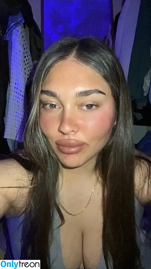 Menekşe Nur Fırat nude photo #0004 (meneksenurfirat)