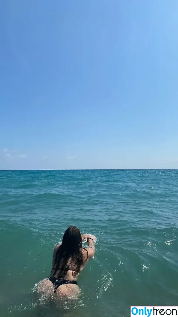 Menekşe Nur Fırat nude photo #0011 (meneksenurfirat)