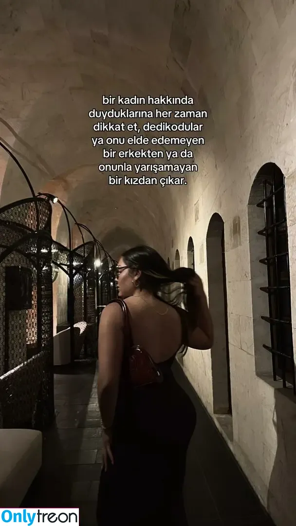 Menekşe Nur Fırat nude photo #0020 (meneksenurfirat)
