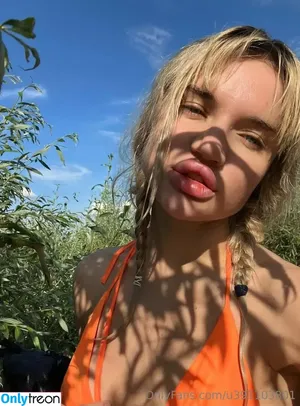 mercedaju / dej.mercedozz nude photo #0001
