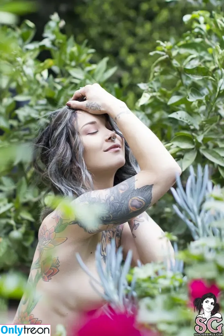 Mernie nude photo #0040 (merniecurry / u416497787)