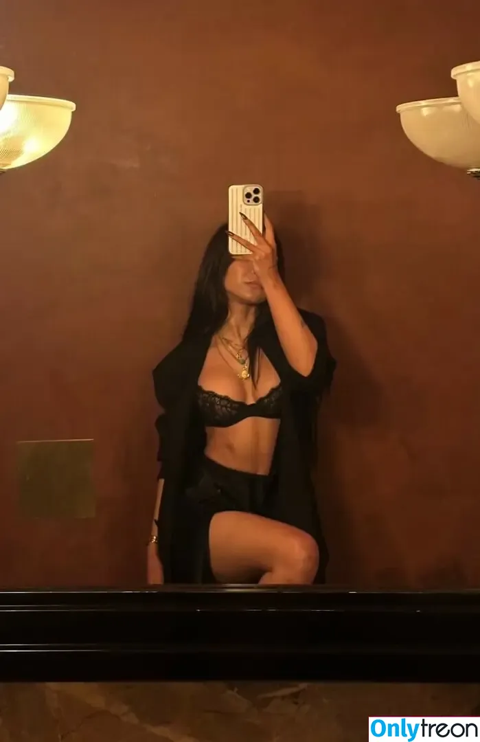 Merve Ozkan nude photo #0102 (Merv.ozkn)