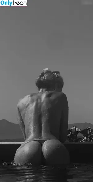  nude photo #0004