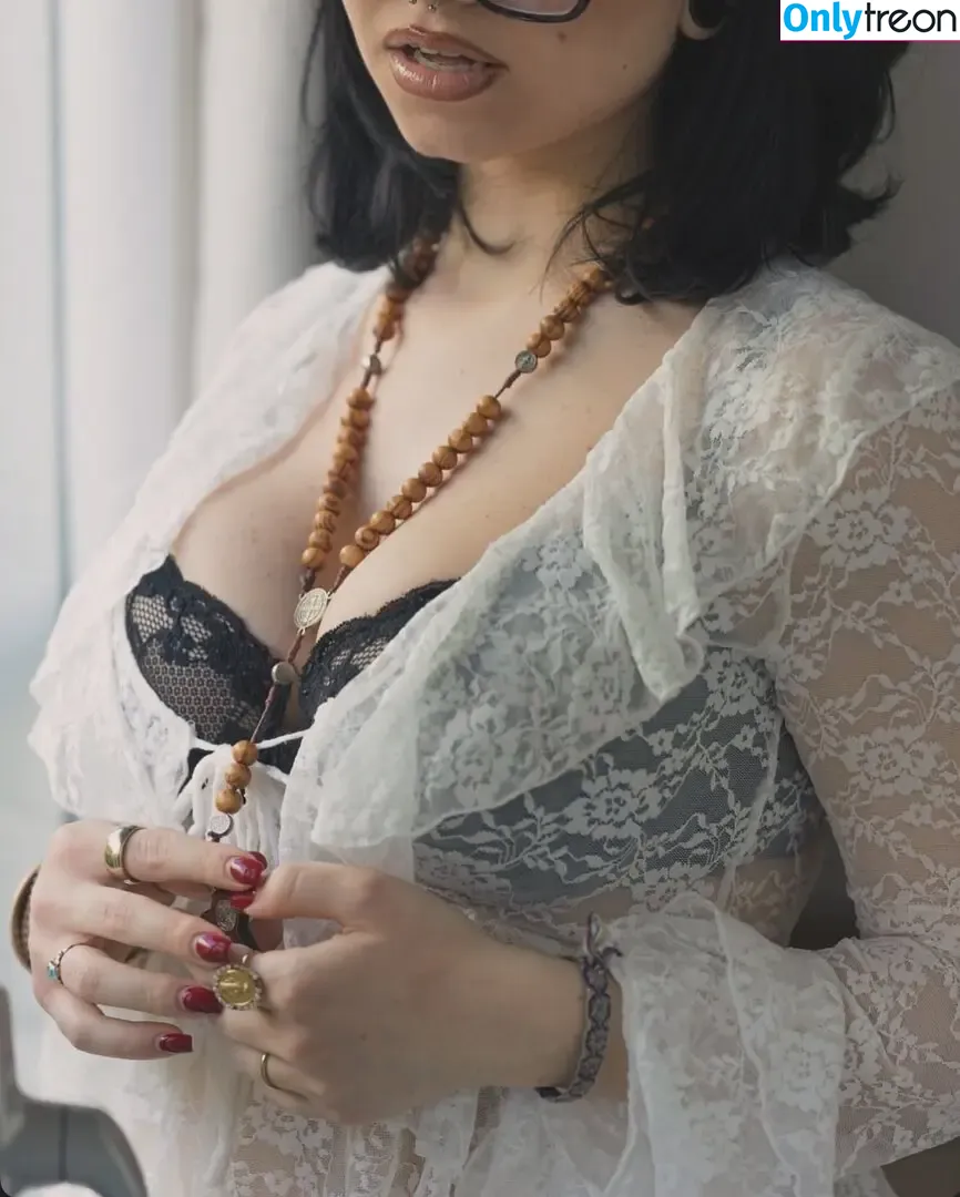 methallika nude photo #0032 (vypercasss)