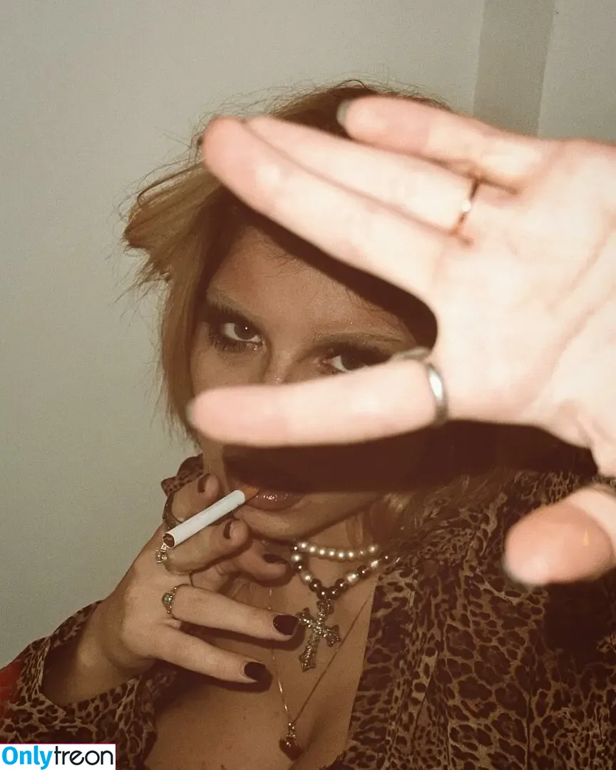methallika nude photo #0040 (vypercasss)