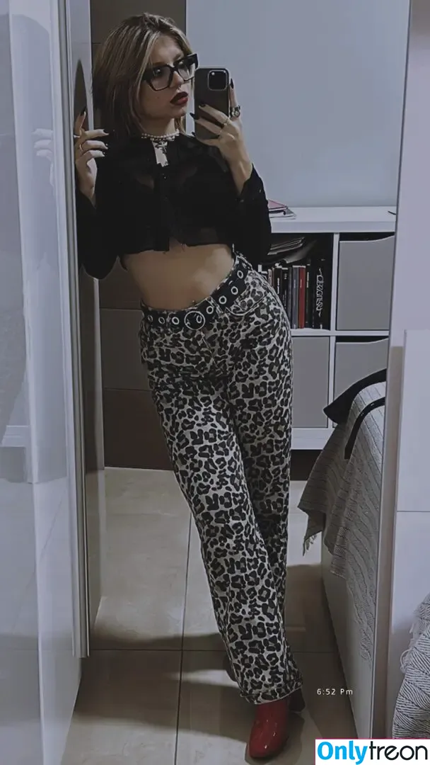 methallika nude photo #0058 (vypercasss)