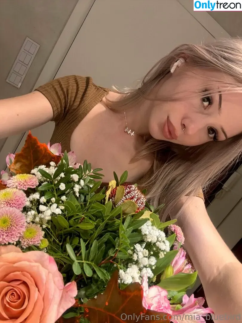 Mia_bluebird nude photo #0137 (clarathestudent / miabluebird)