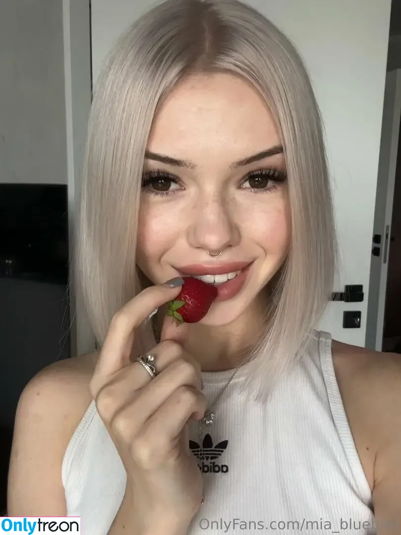 Mia_bluebird nude photo #0298 (clarathestudent / miabluebird)