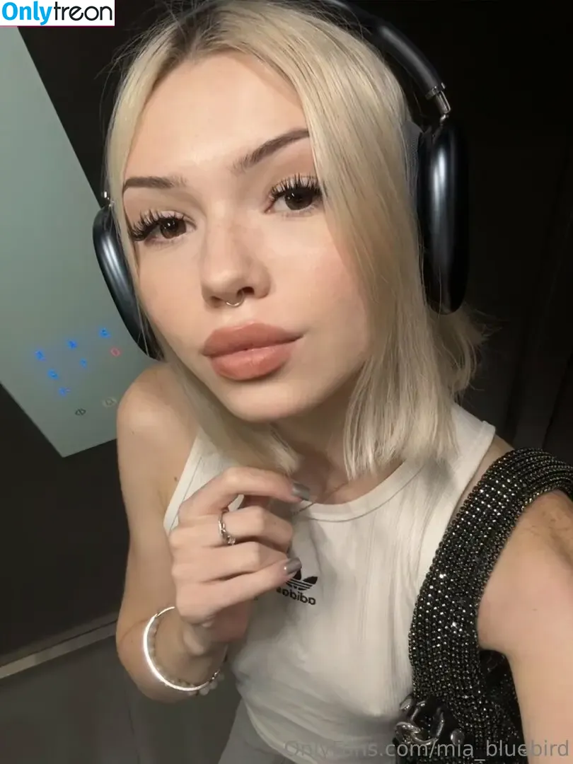 Mia_bluebird nude photo #0301 (clarathestudent / miabluebird)