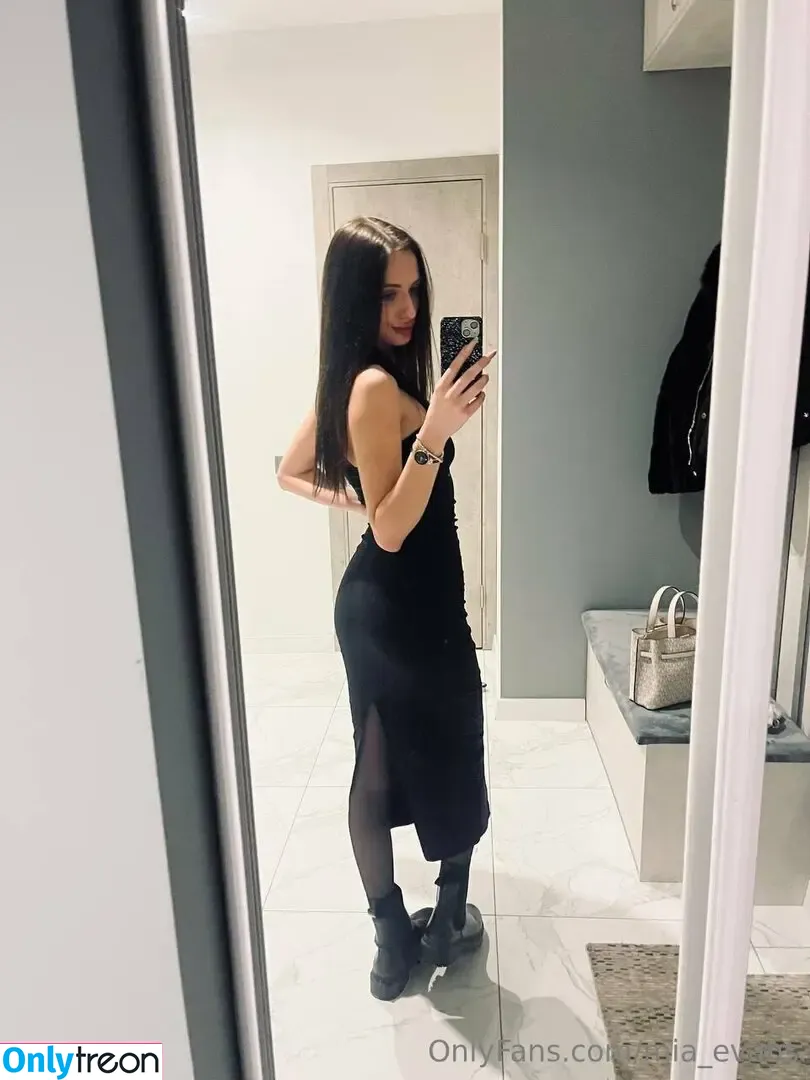 mia_evans nude photo #0001 (mia_evans)