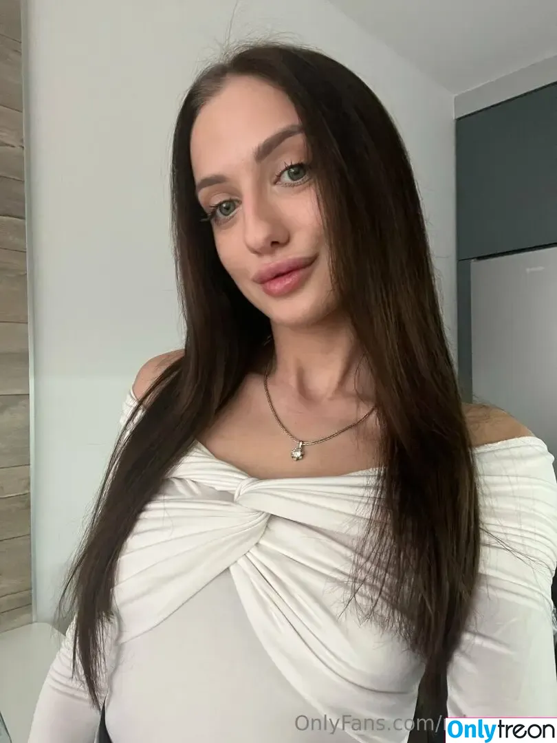 mia_evans nude photo #0002 (mia_evans)