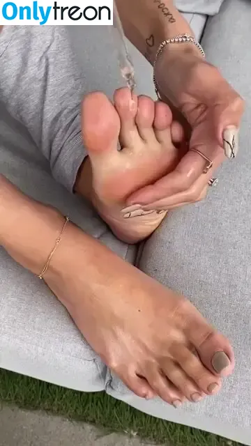 Mia Khalifa nude photo #0011 (miakhalifa)