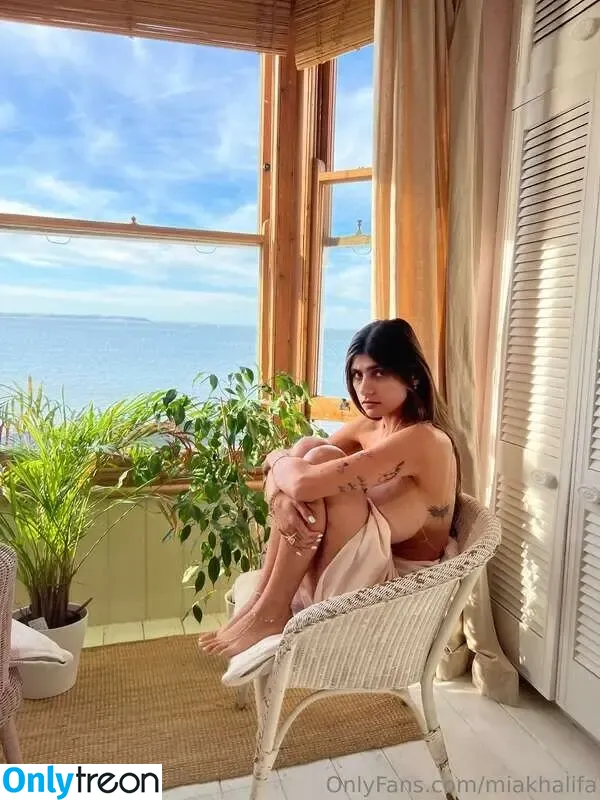 Mia Khalifa nude photo #0518 (miakhalifa)