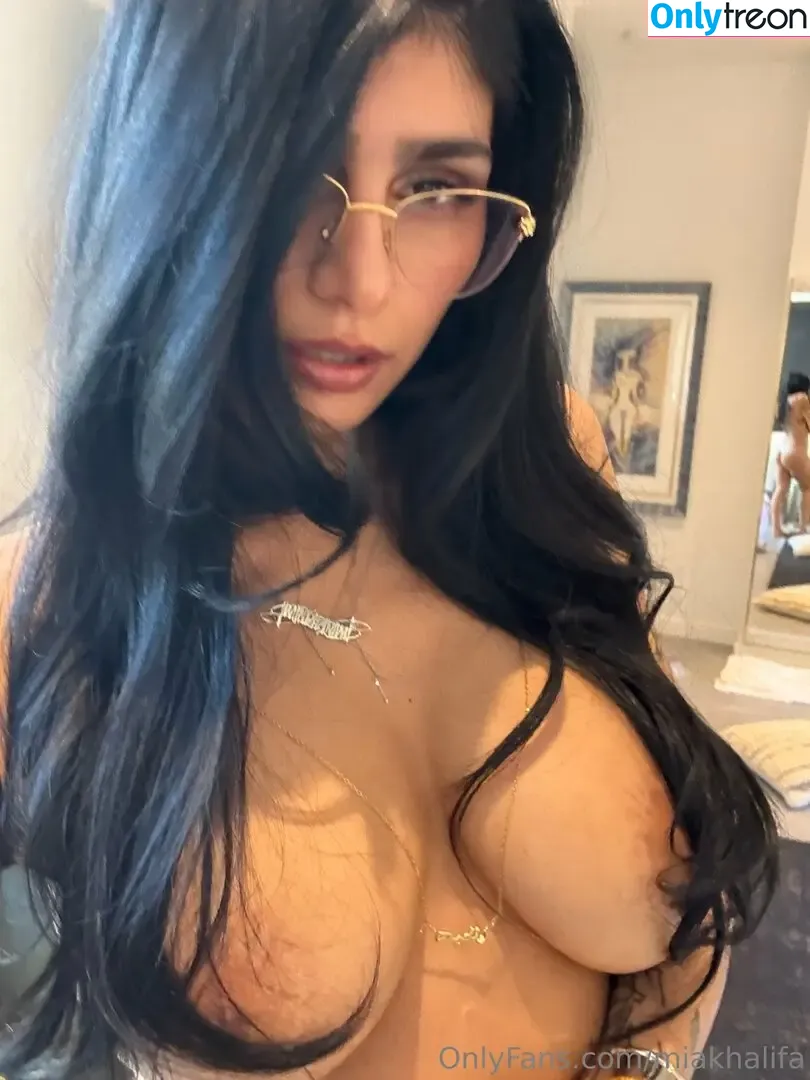 Mia Khalifa nude photo #0590 (miakhalifa)