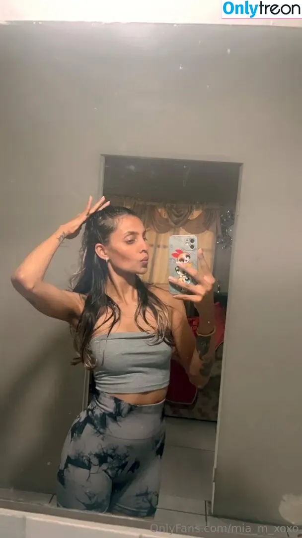 mia_m_xoxo nude photo #0003 (_xoxo.mia_)