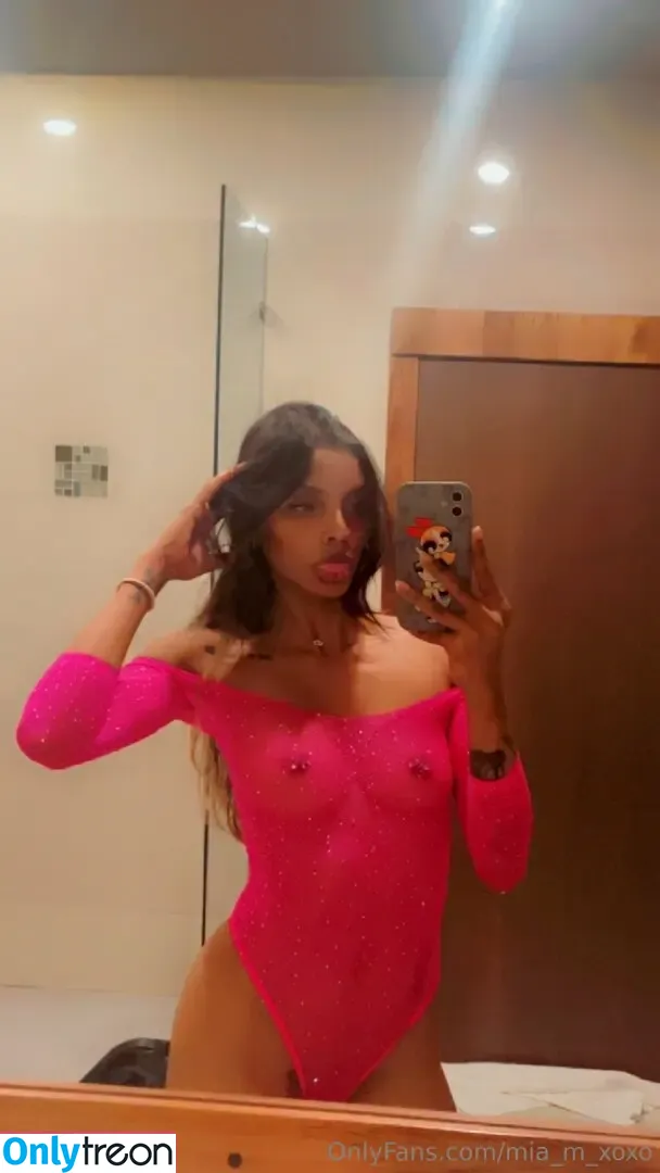 mia_m_xoxo nude photo #0005 (_xoxo.mia_)