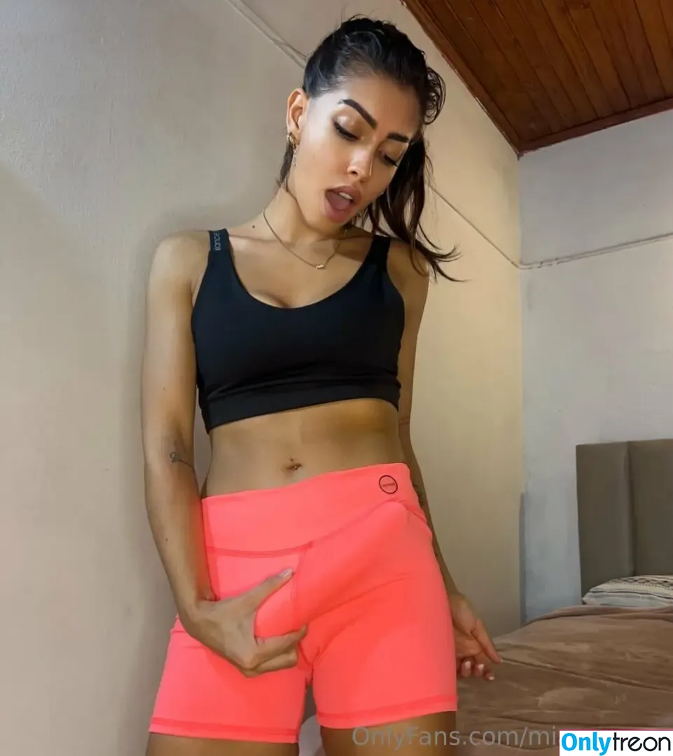 mia_moone nude photo #0008 (justmiamoone)