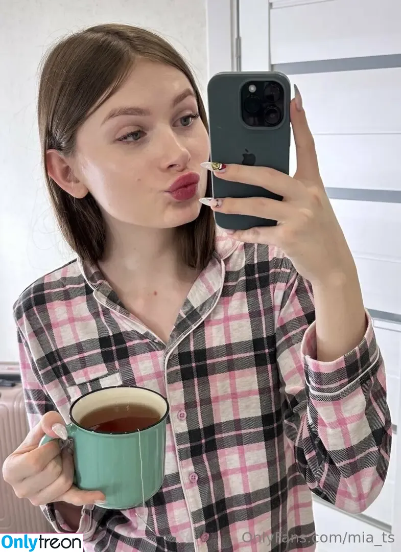 mia_ts nude photo #0001 (mia.ts / t_s_miaa)