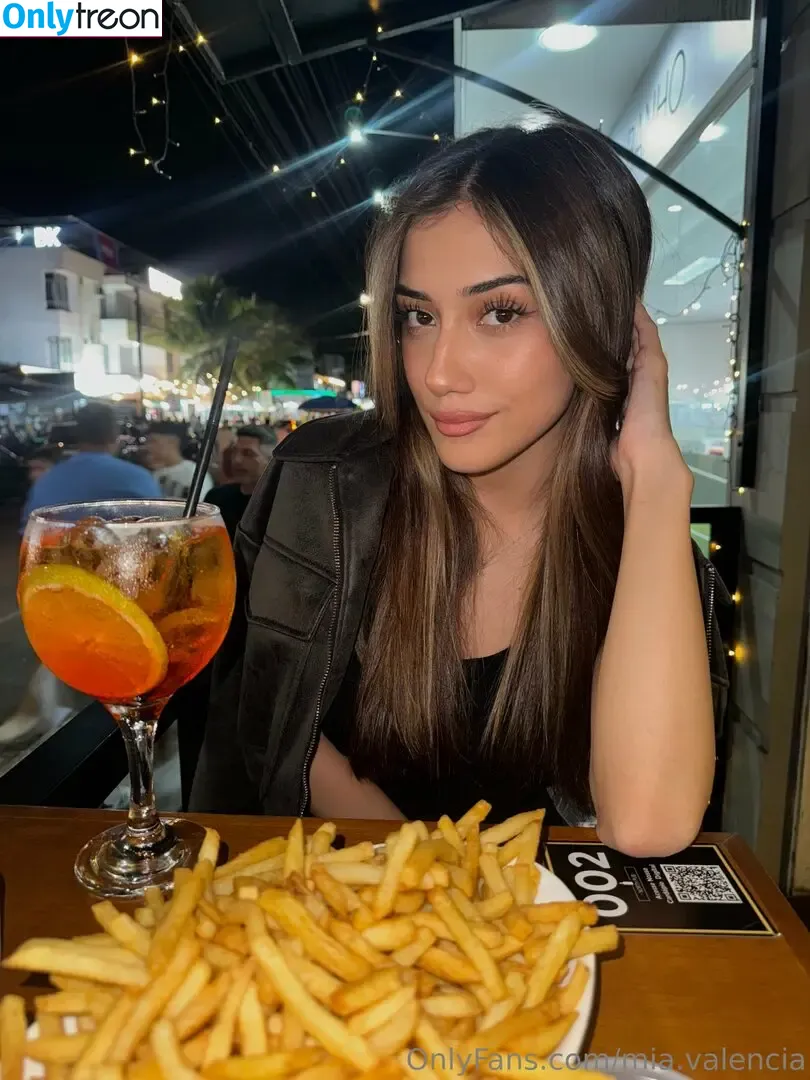 Mia Valencia nude photo #0051 (Mia.valencia / miavalencia_)