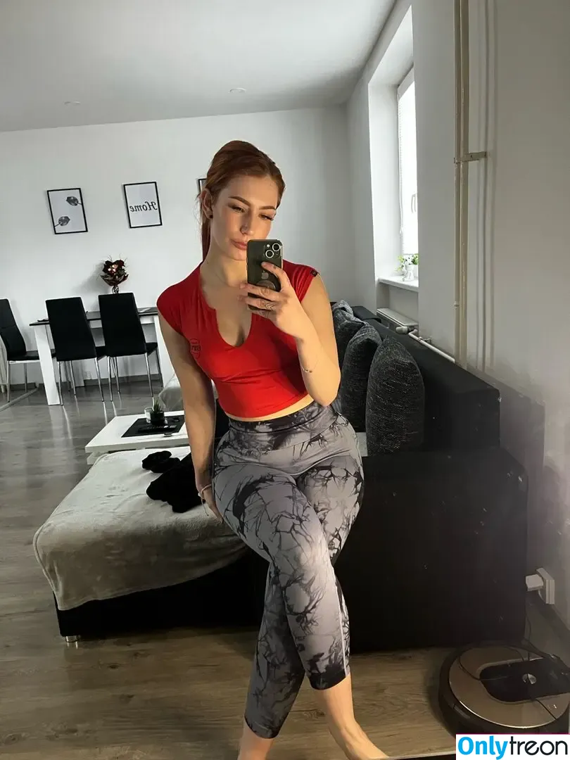 miaasyn nude photo #0002 (miaasyas)