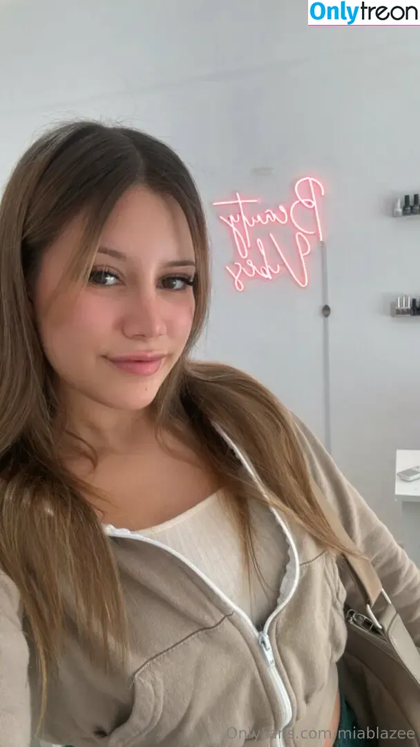 miablazee nude photo #0009 (miablz1)