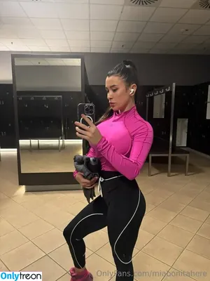 miabonitahere / bella_love_fit / hot_monicaa / skvortsova_hanna_pro / vikabugattii nude photo #0035