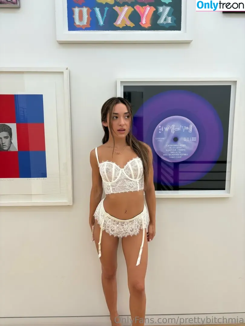 miahuffmann nude photo #0018 (miahuffmann)