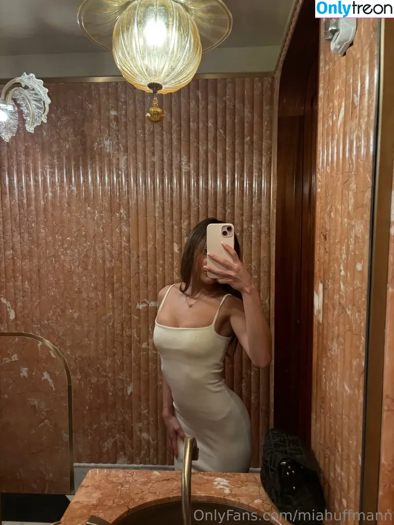 miahuffmann nude photo #0037 (miahuffmann)