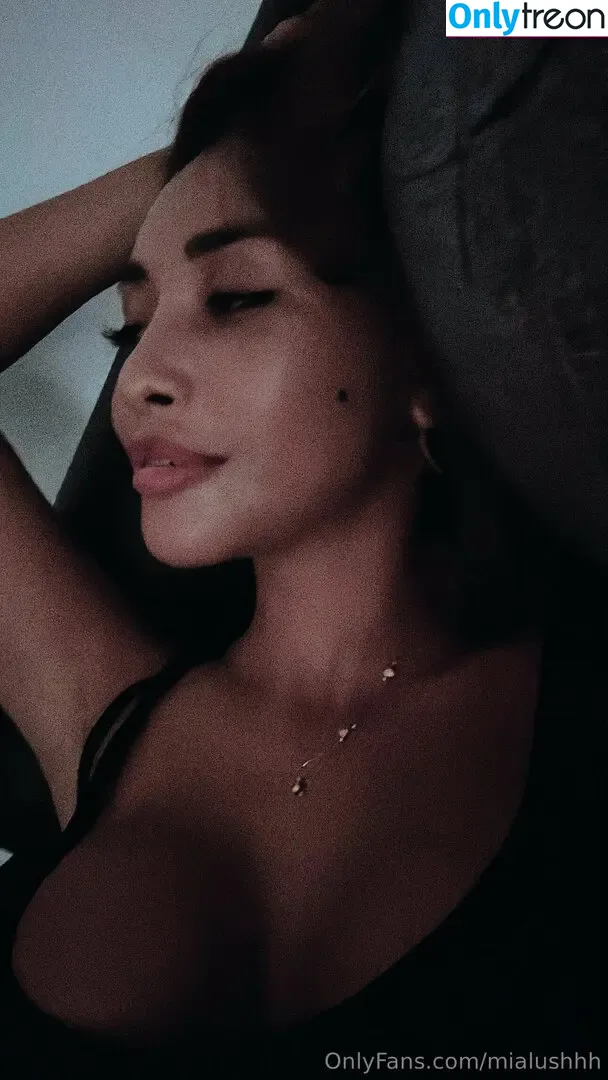 mialushhh nude photo #0002 (mialushhh)