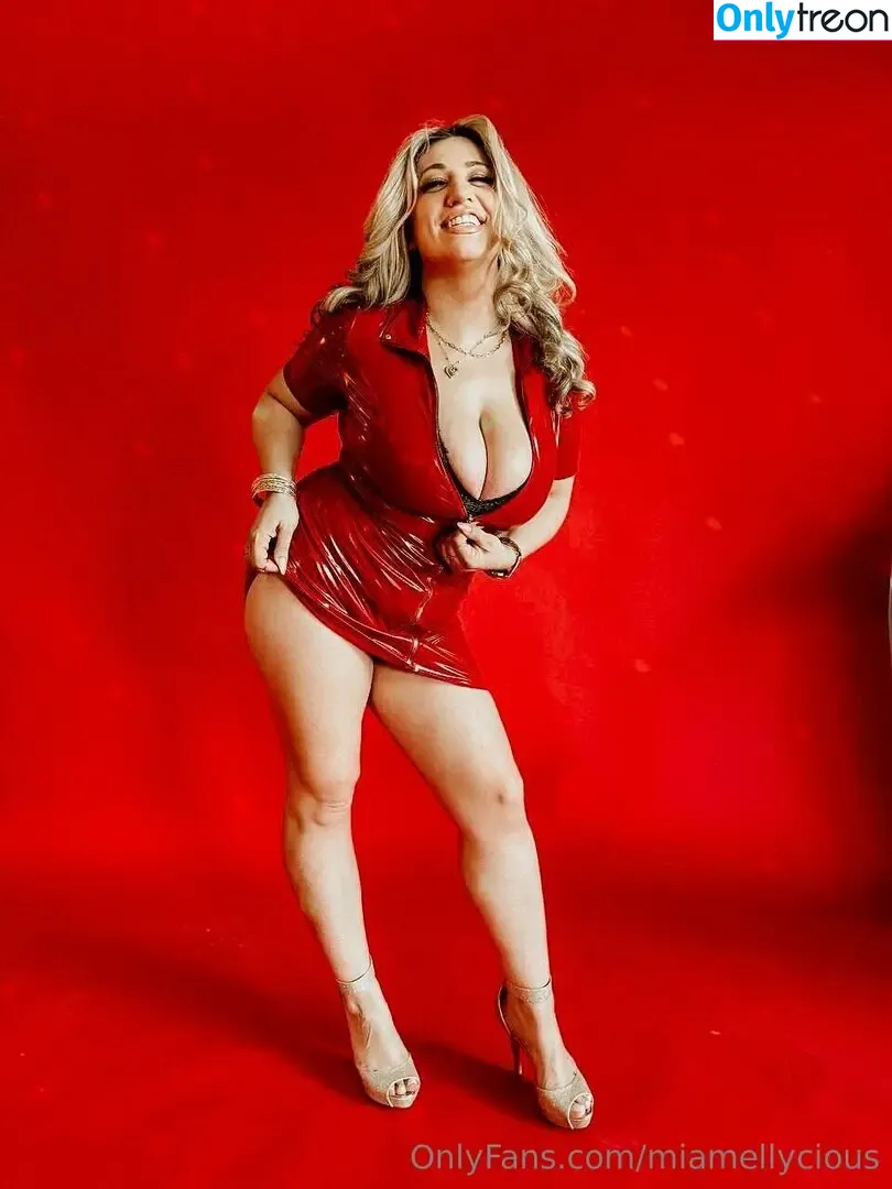 miamellycious nude photo #0059 (mialiciouss)