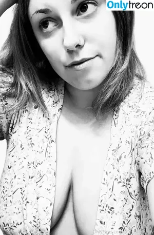 miamoorefreepage / miamatangi nude photo #0018